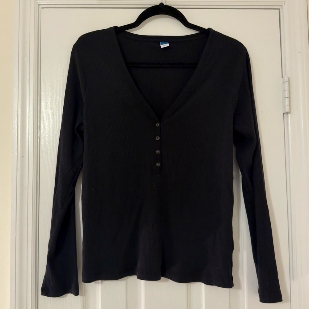 Black Long Sleeve Ribbed V-Neck Button Down Top